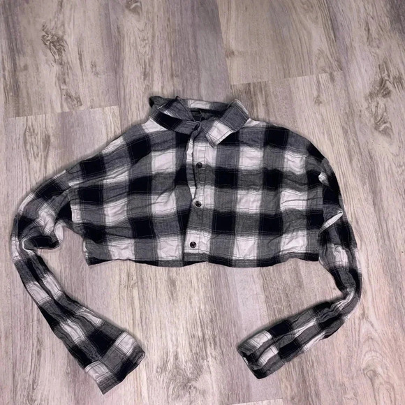 Flannel crop top button down blouse - Picture 3 of 3